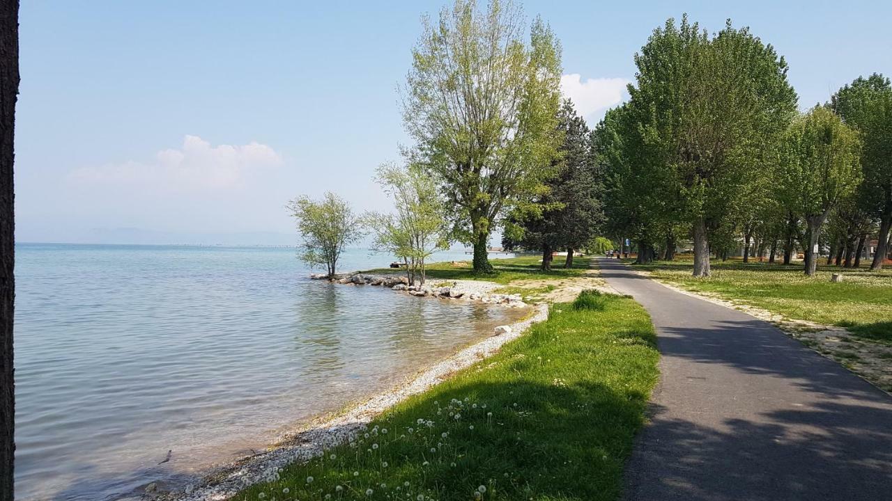 Villa Villacolle Сірміоне Екстер'єр фото